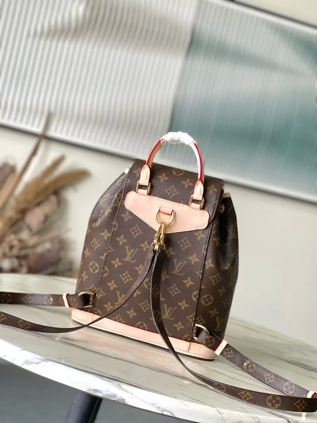 💰1020 Top original order M11198 The Montsouris handbag launched by Nicolas Ghesquiere in 1994. It is decorated with Monogram coated canvas and cow leather to resemble the Montsouris small backpack. The leather handle and adjustable Monogram canvas shoulder strap allow for a variety of carrying options, while the drawstring and magnetic buckle design ensure secure storage. Dimensions: 28 × 30 × 18 cm