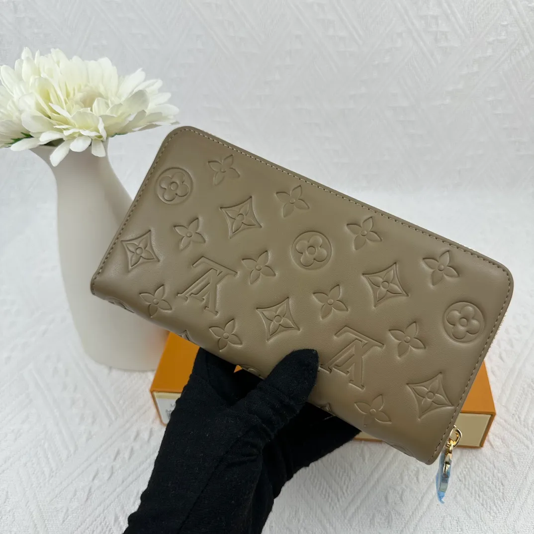 P130 M81511 Gray Made of padded Monogram embossed lambskin, it complements the Coussin Leather Collection. Beautifully designed with a gold-tone zipper embossed with the LV Circle signature pull, the interior of the all-in-one wallet is packed with practical features, including three large compartments, a coin compartment and 12 business card slots. Dimensions: 19.5 x 10.5 x 2.5 cm