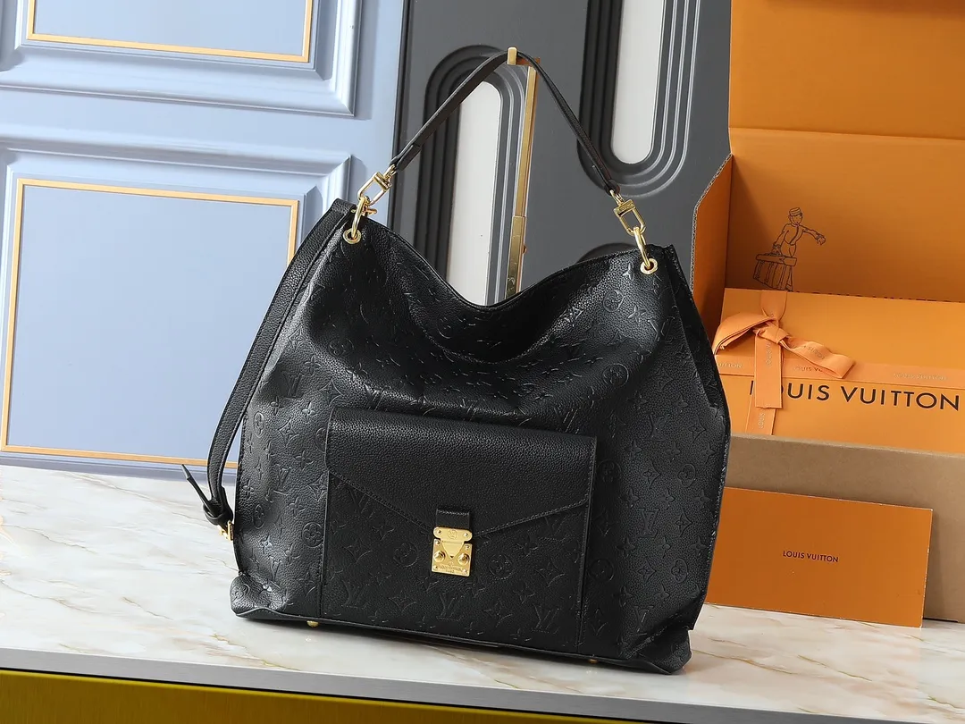 💰280💰Upgraded from the original M40781. This Métis made of second-hand Monogram canvas fulfills its promise with its own attitude. With its emphasis on lines and silhouettes, the Métis handbag combines the versatility required of a modern handbag with the elegance and charm of Louis Vuitton's heritage. Two detachable shoulder straps, can be used to carry, carry or carry on the shoulder. Size 32x36x14cm