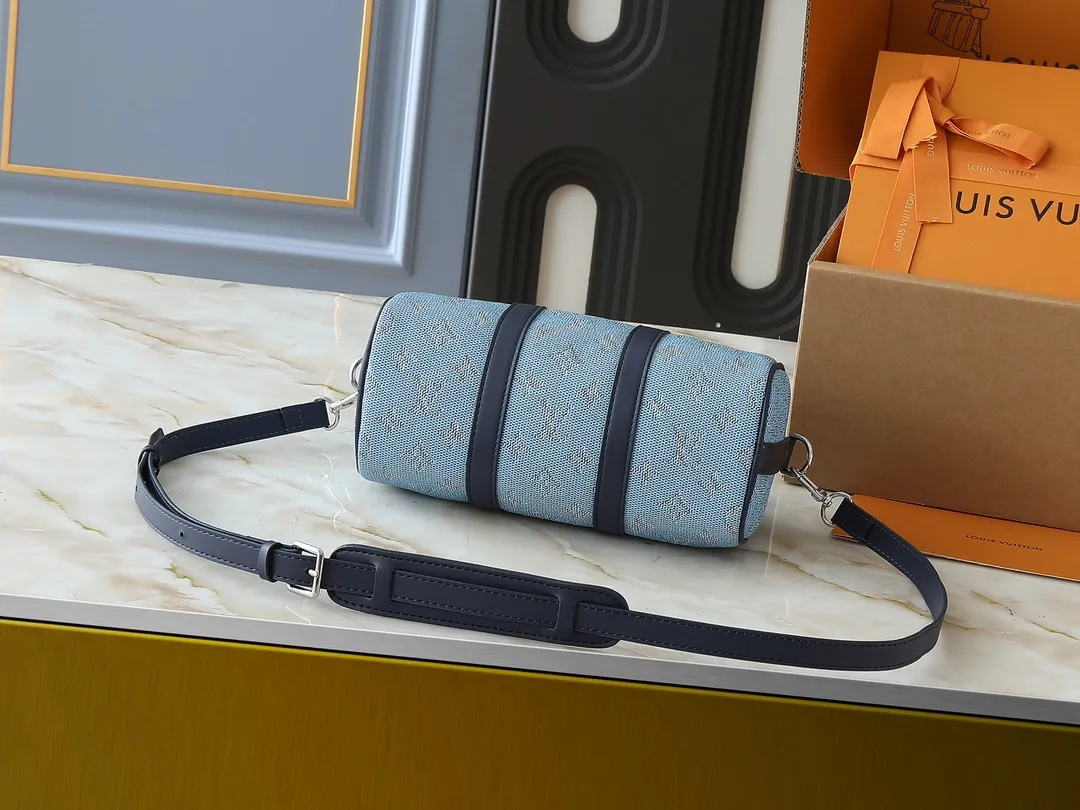 💰240💰Upgraded from the original M14078 M01942 M15076 M24434 M46271 M20900 M46249 This handbag condenses the classic silhouette of the Keepall travel bag. It is made of Monogram embossed Taurillon leather. The compact structure is suitable for storing small items such as mobile phones and wallets. With its clever use of leather handles and detachable shoulder strap, it's easy to carry with you in trendy style. Detailed features Dimensions: 25✘15✘11 cm