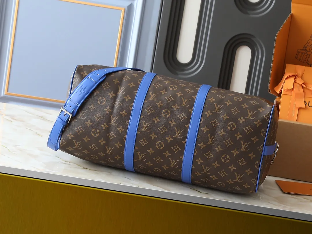 💰320💰Upgraded original M46771 yellow M46775 purple M46772 blue M46769 red M46770 orange M46774 green M46773 rose red This Keepall Bandoulière 50 travel bag is made of Monogram Macassar canvas, which simultaneously renders bright colors for the side straps, nameplate, fabric lining and top leather handle. The size of your carry-on luggage hides plenty of space. 50.0 x 29.0 x 23.0 cm (length x height x width)