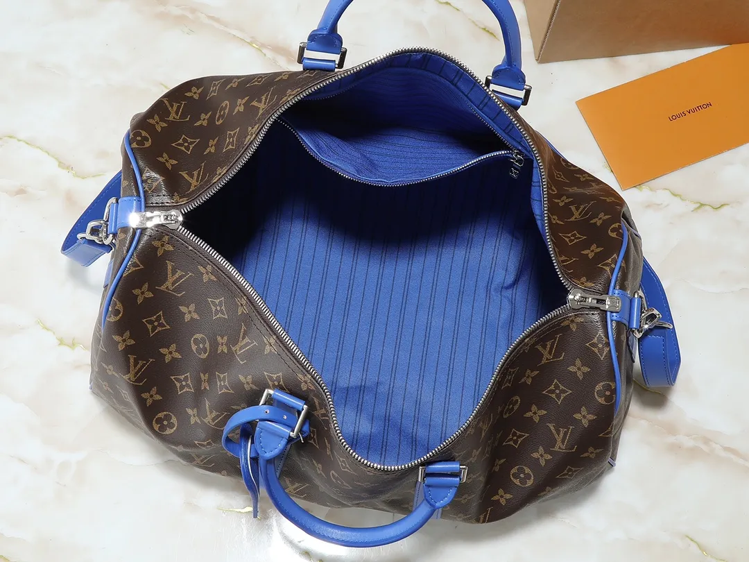 💰320💰Upgraded original M46771 yellow M46775 purple M46772 blue M46769 red M46770 orange M46774 green M46773 rose red This Keepall Bandoulière 50 travel bag is made of Monogram Macassar canvas, which simultaneously renders bright colors for the side straps, nameplate, fabric lining and top leather handle. The size of your carry-on luggage hides plenty of space. 50.0 x 29.0 x 23.0 cm (length x height x width)