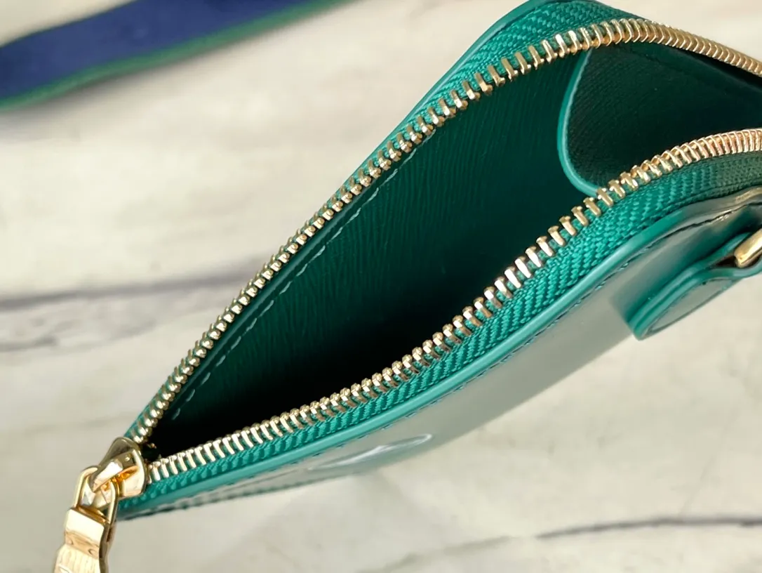 💰1160 (top layer leather) top original order M23514 This Twist medium handbag is made of cow leather with LV Twist twist lock. The leather decoration resembles a green Paris street sign. The detachable shoulder strap decorated with the Louis Vuitton Paris logo continues the same color scheme. The detachable leather handle adds a carrying method. Dimensions: 23 × 17 × 9.5 cm