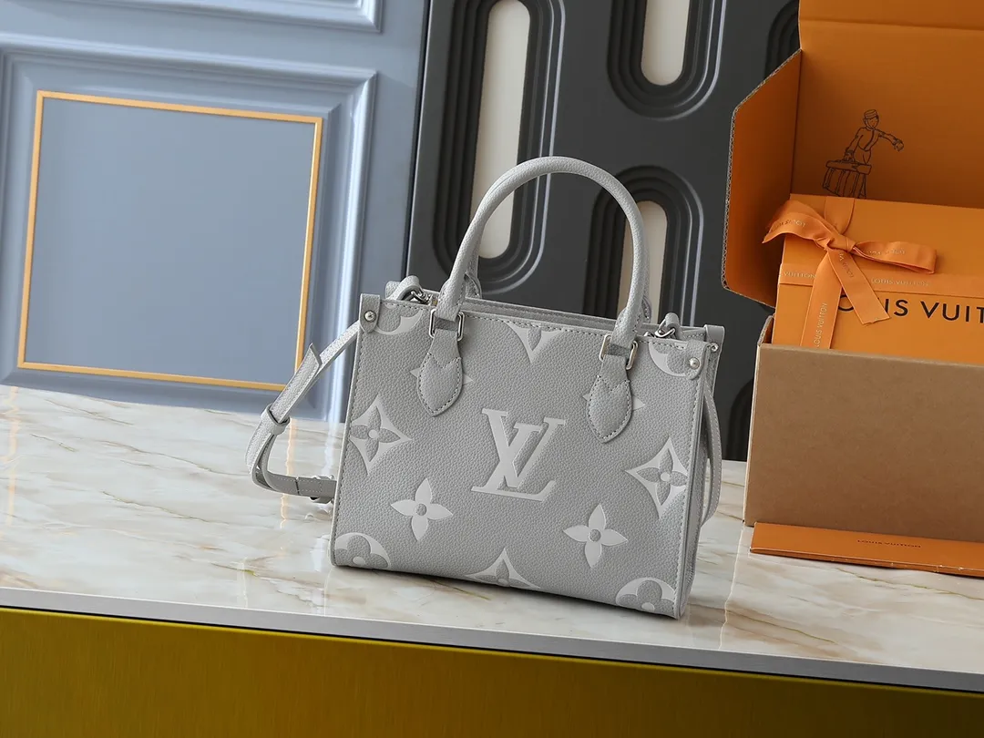 💰220💰Upgraded original M46513 M45659 black print 45654 white print 45779 apricot print 45653 all black 45660 rose red 45779 all apricot mini top original order this OnTheGo Tote bag will be Monogram The pattern is first dyed and then embossed on soft grained cowhide. Its ample interior can hold a laptop and other office supplies. The full leather embossed large flower mommy bag has a small BB size. The long and short handles are easy to carry by hand or on the shoulder. Dimensions: 25.0 x 11.0 x 19.0 cm