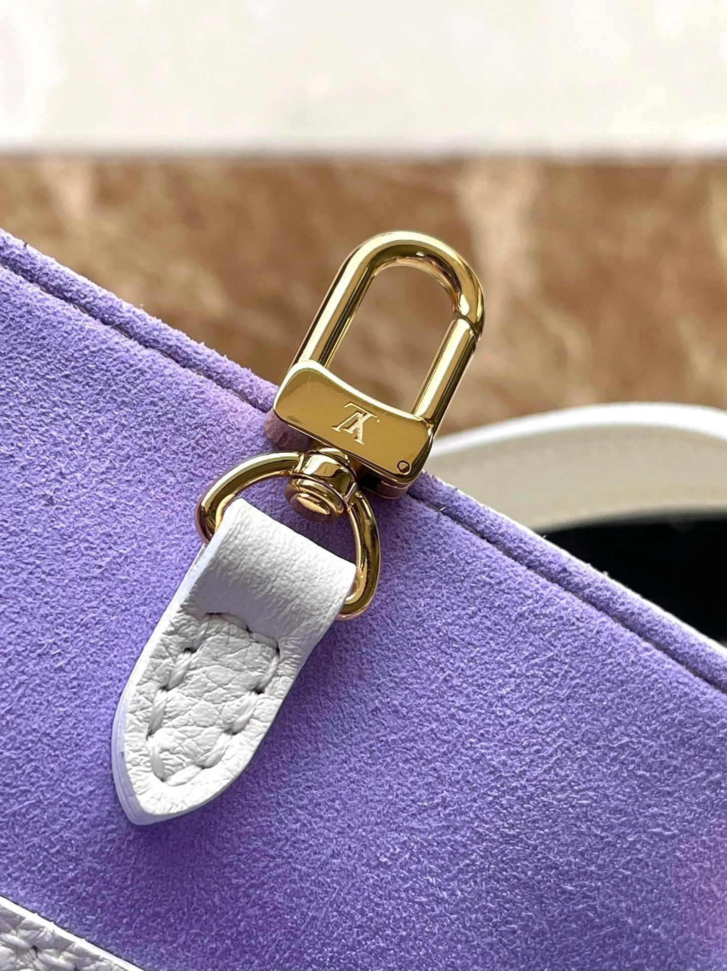 💰1120 (top layer leather) top original order M23937. Support counter inspection. Photos taken of duty-free goods are consistent with the product without unpacking. This product is an exclusive duty-free product in the market and is the highest-end product. Inspection is supported. This product has passed strict inspection and is flawless. Please wear gloves when touching the product. This product is not returnable or exchangeable. Please confirm the product first and then remove the label on the handle. This product is temporarily not open to the public, only regular customers, and is in short supply. Dimensions: 35 x 27 x 14 cm