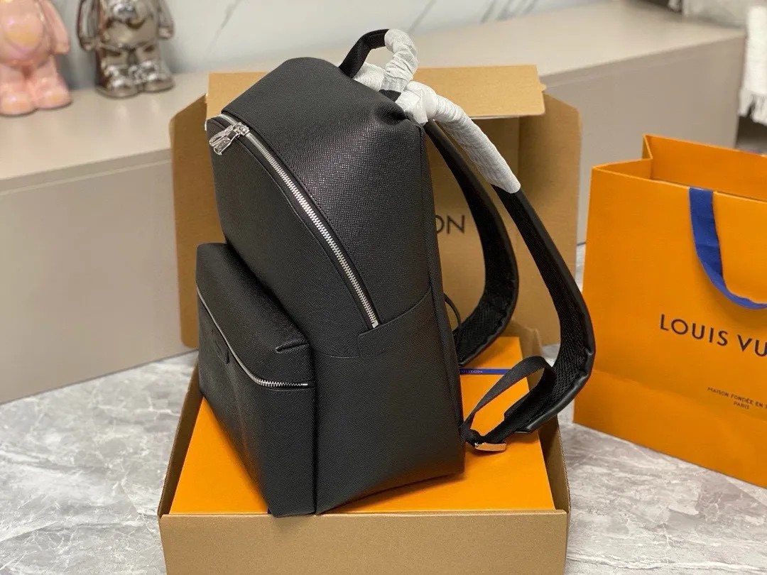 💰1040 (top layer leather) top original order】m33450 black full leather backpack series apollo backpack Inspired by college backpacks, this soft taiga leather apollo backpack brings an extremely comfortable carrying experience. The design style is low-key and elegant, ideal for fashionable men to carry daily items. size: 40*37*20cm.