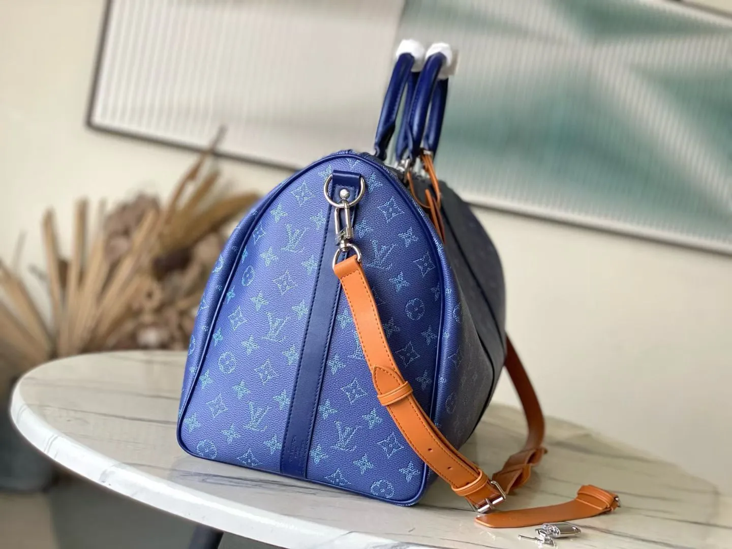 💰1280 Top original order M26864 blue 163c01 dynamic chip 2026 early spring men's bag crossbody handbag Region: Paris Quarter: 2026 early spring brand: Louis Vuitton Louis Vuitton (available in November) 26 early spring Heritage Keepall 50 size 50.0X29.0X23.0 cm