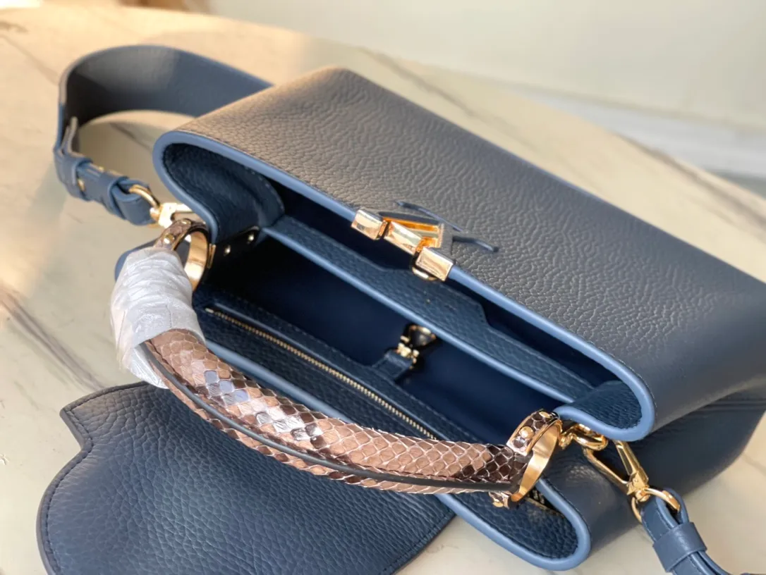💰2460 (Special grade original leather) N99387/M48865 Dark Blue Snake Shoulder This Capucines BB handbag is made of full-grain Taurillon leather and has a sophisticated structure. It has a top handle, a two-way flap and a logo outlined in python snakeskin, making it a gorgeous choice for day and night. The detachable wide shoulder strap can be worn on the shoulder or cross-body for a bold and edgy look. Size: 27*18*9cm