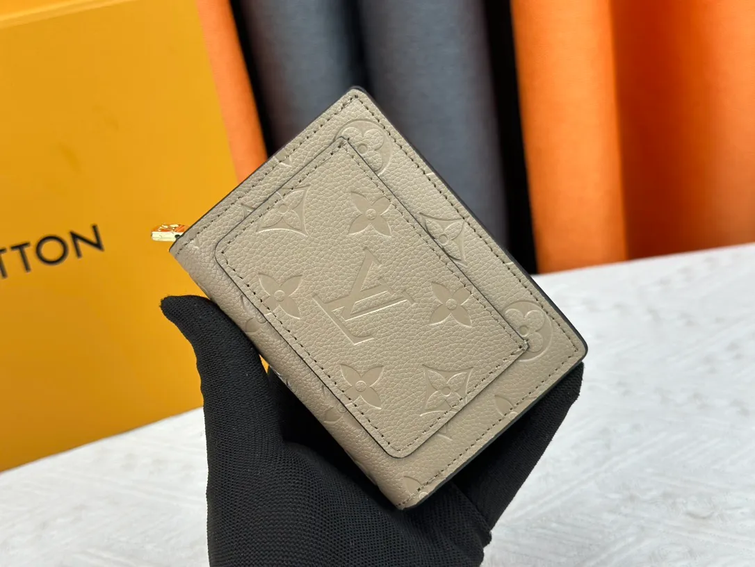 P150LV top replica M80152 This Cléa wallet is made of Monogram Empreinte soft grained cowhide, embellished with Louis Vuitton's iconic Monogram embossed pattern. It has a stylish design, is exquisite and compact but has a spacious capacity. It is equipped with an external patch pocket, zipper coin pocket, banknote compartment and six credit card slots. Dimensions: 12 x 9 x 3.5 cm (length x height x width