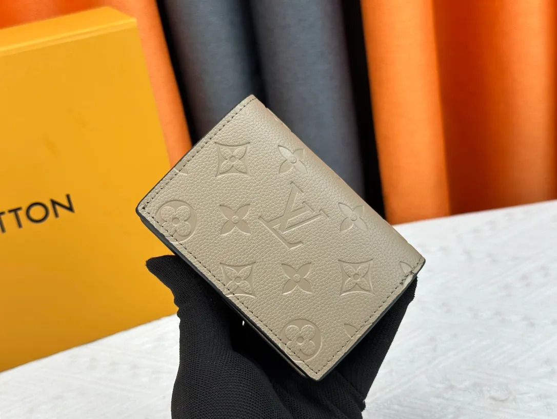 P150LV top replica M80152 This Cléa wallet is made of Monogram Empreinte soft grained cowhide, embellished with Louis Vuitton's iconic Monogram embossed pattern. It has a stylish design, is exquisite and compact but has a spacious capacity. It is equipped with an external patch pocket, zipper coin pocket, banknote compartment and six credit card slots. Dimensions: 12 x 9 x 3.5 cm (length x height x width