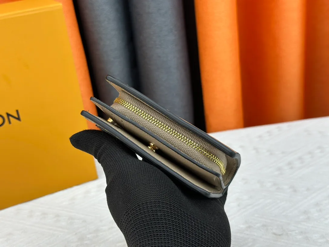 P150LV top replica M80152 This Cléa wallet is made of Monogram Empreinte soft grained cowhide, embellished with Louis Vuitton's iconic Monogram embossed pattern. It has a stylish design, is exquisite and compact but has a spacious capacity. It is equipped with an external patch pocket, zipper coin pocket, banknote compartment and six credit card slots. Dimensions: 12 x 9 x 3.5 cm (length x height x width