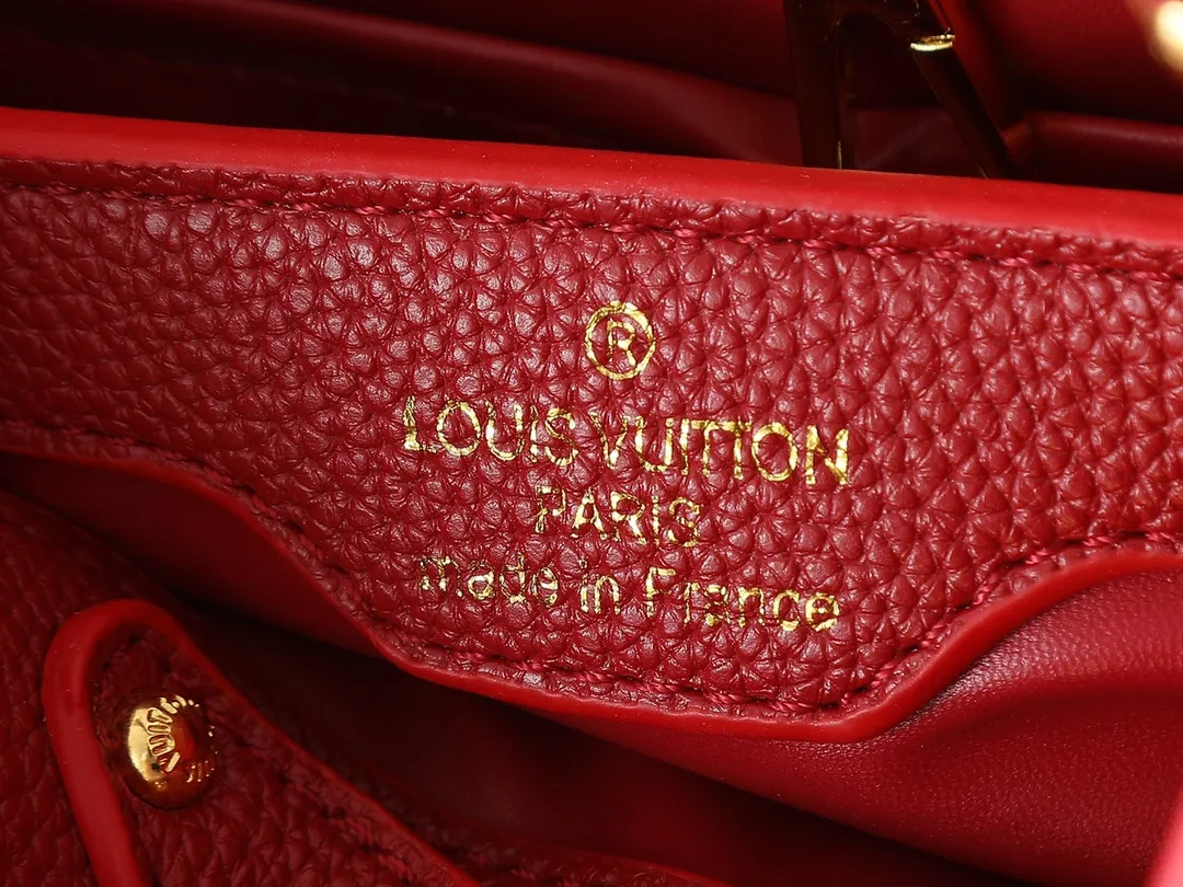💰420💰Guangzhou product Upgraded from the original M24583 M24584 M24585 Gold and diamond corolla This Capucines Flower Crown handbag is made of full-grain Taurillon leather and is embellished with Monogram flowers. Each flower is shaped by exquisite crystal diamonds. The LV logo and flowers echo each other, giving this soft handbag a jewel-like luster. Use the detachable shoulder strap cleverly to switch between shoulder and crossbody. Dimensions: 27.0 x 17.3 x 9.0 cm