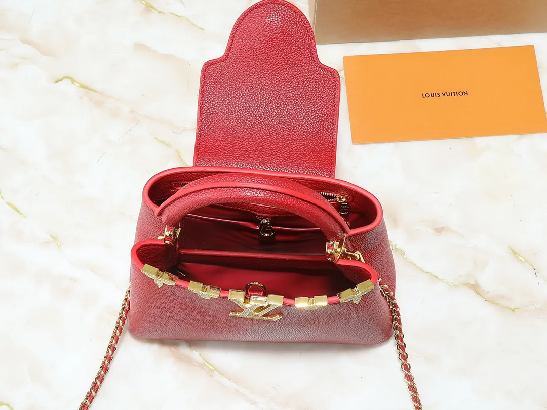💰420💰Guangzhou product Upgraded from the original M24583 M24584 M24585 Gold and diamond corolla This Capucines Flower Crown handbag is made of full-grain Taurillon leather and is embellished with Monogram flowers. Each flower is shaped by exquisite crystal diamonds. The LV logo and flowers echo each other, giving this soft handbag a jewel-like luster. Use the detachable shoulder strap cleverly to switch between shoulder and crossbody. Dimensions: 27.0 x 17.3 x 9.0 cm