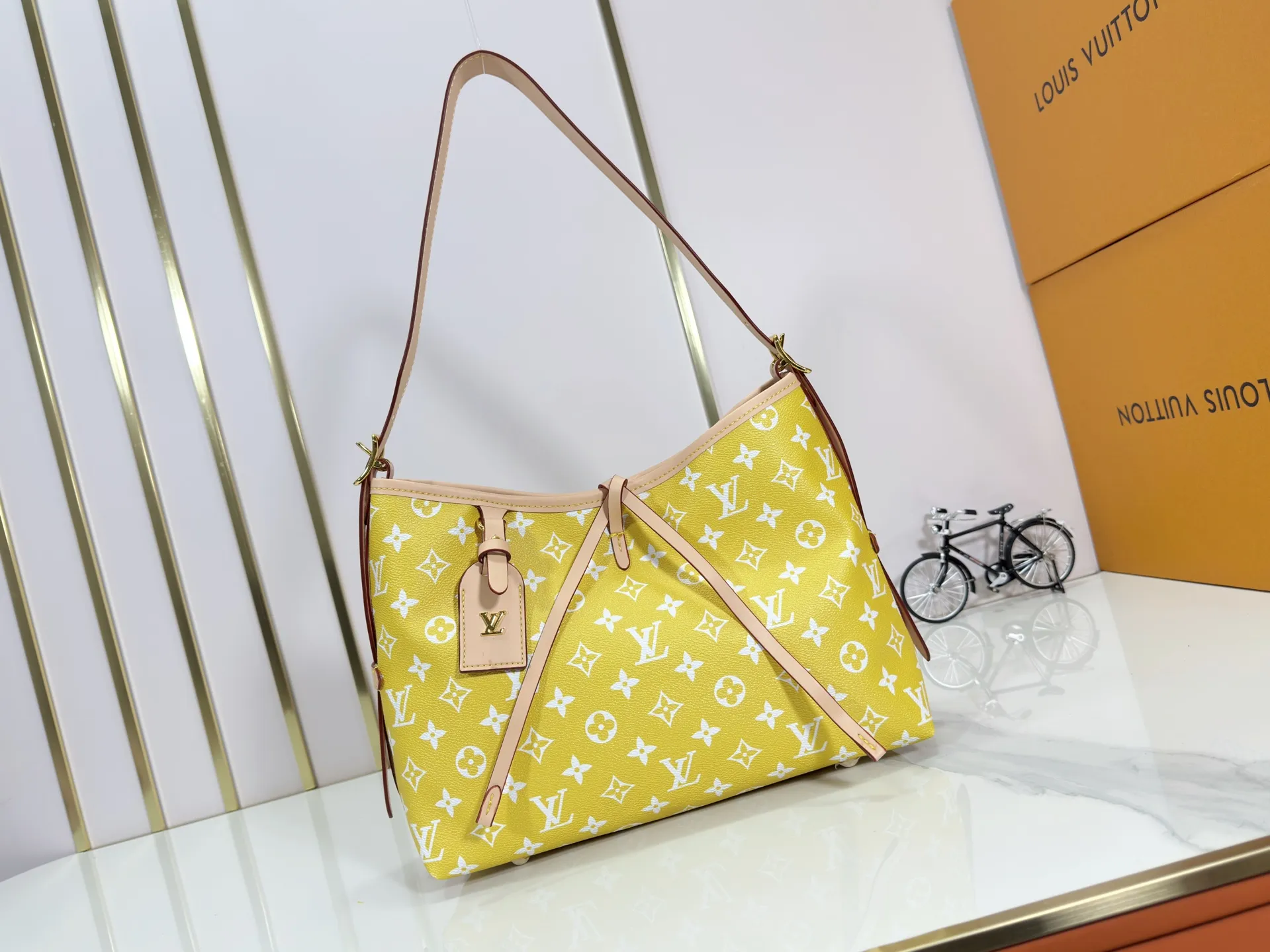 P280 upgraded original M24861 M25143 M46203 M46197 Colorful, legendary CarryAll medium handbag, with Monogram canvas and leather trimming to create a body-fitting design. There's a zipped pocket inside the ample space, and a detachable zipped clutch adds a functional element, with a buckle-adjustable handle. Small size: 29 x 24 x 12 cm