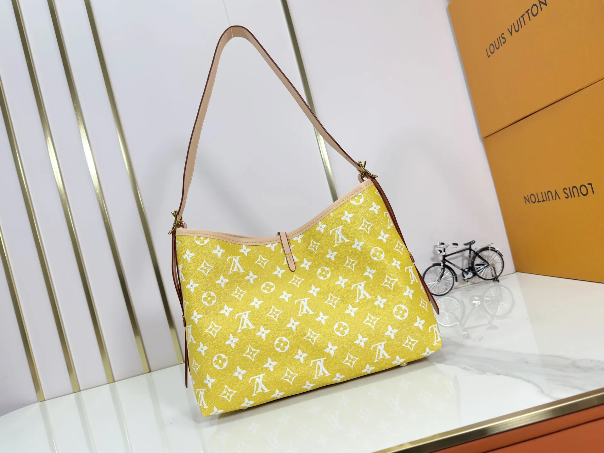 P280 upgraded original M24861 M25143 M46203 M46197 Colorful, legendary CarryAll medium handbag, with Monogram canvas and leather trimming to create a body-fitting design. There's a zipped pocket inside the ample space, and a detachable zipped clutch adds a functional element, with a buckle-adjustable handle. Small size: 29 x 24 x 12 cm