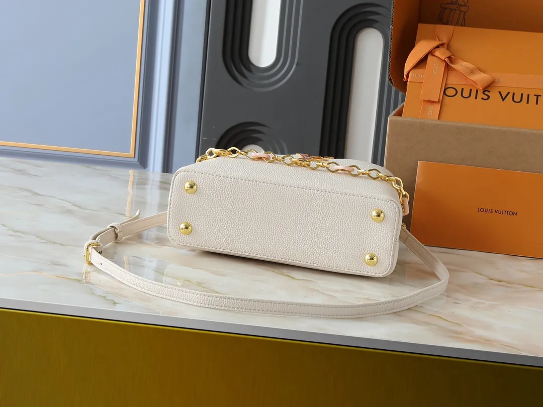 💰440💰Guangzhou goods Upgraded from the original M14381 M14970 M14393 M14972 M14971 This Capucines BB handbag quotes the design elements of the Harmony series and tells the inspiration of the Monogram flower with a gorgeous chain. The Taurillon cow leather body is embellished with a resin-coated LV logo, and the flap can be opened externally or internally to reveal a neat interior with multiple pockets. Dimensions: 27.0 x 17.3 x 9.0 cm (length x height x width)