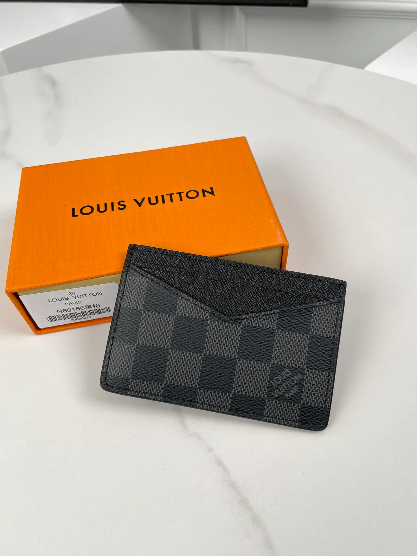 Factory price 180 🇫🇷Overseas original order N62666 black grid exclusive real shot! The Neo card holder in Monogram Macassar canvas is the perfect way to carry important cards. Leather trimmings enhance the classic Louis Vuitton pattern. Size: 11×7cm