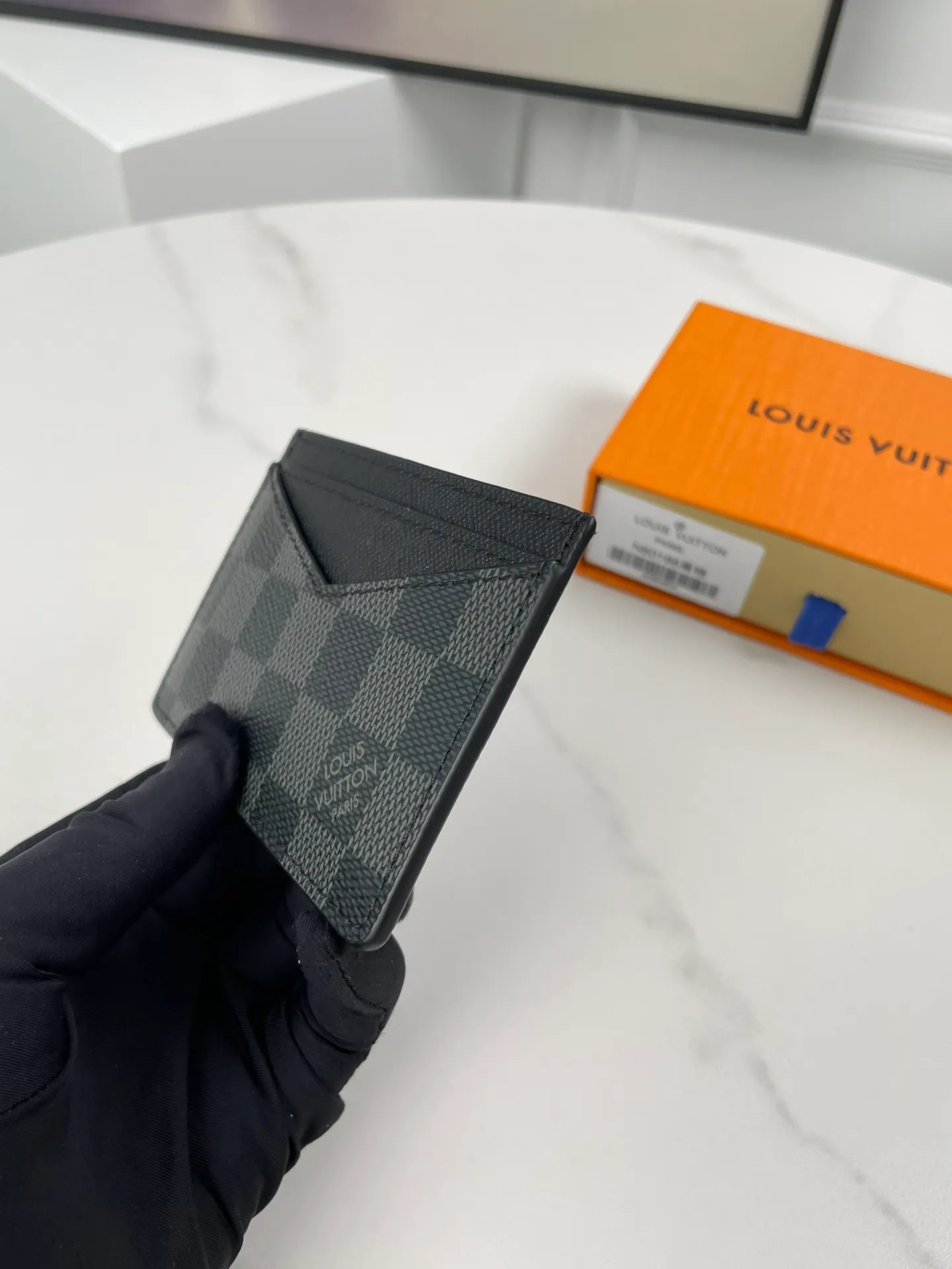 Factory price 180 🇫🇷Overseas original order N62666 black grid exclusive real shot! The Neo card holder in Monogram Macassar canvas is the perfect way to carry important cards. Leather trimmings enhance the classic Louis Vuitton pattern. Size: 11×7cm