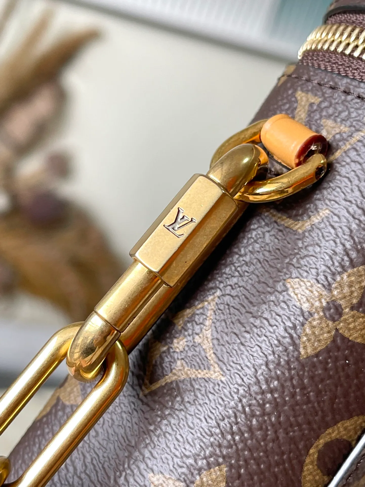 💰700 Top original order M44914 supports counter inspection. The photo taken of duty-free goods is consistent with the product and has not been unpacked. This product is an exclusive duty-free product in the market and is the highest-end product. Inspection is supported. This product has passed strict inspection and is flawless. Please wear gloves when touching the product. This product is not returnable or exchangeable. Please confirm the product first and then remove the label on the handle. This product is temporarily not open to the public, only regular customers, and is in short supply. Dimensions: 11 x 18 x 4 cm