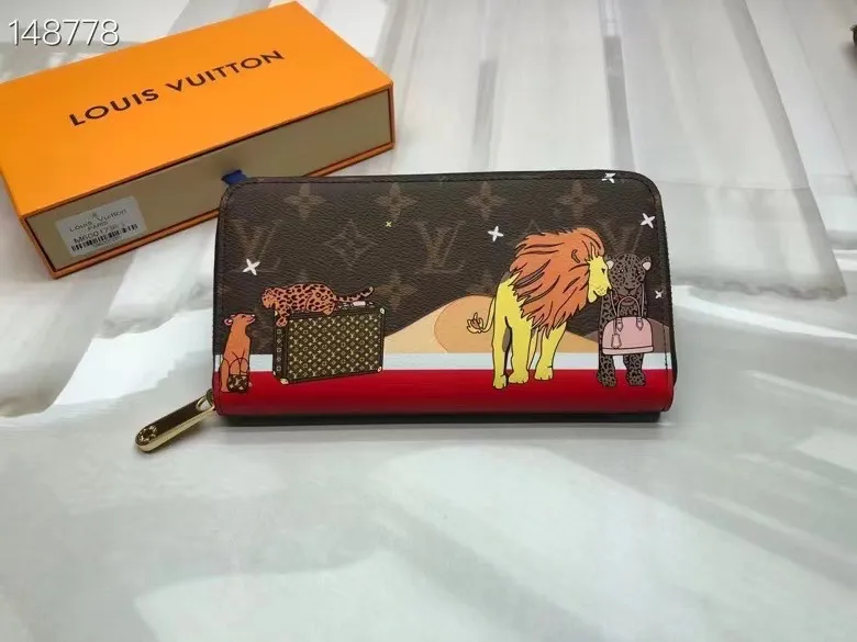 P150💰 M80857M60017 Japan limited wallet "Gibby Wallet", printed with Louis Vuitton's cute mascot "Vivian" illustration on single gram canvas. Brightly colored kites and cute mascots are combined, embellished with tiny single flowers. This is a collectible item that is perfect as a gift for those who love singles. Size: 19x 12.5x 3.0cm, 🎁🎁