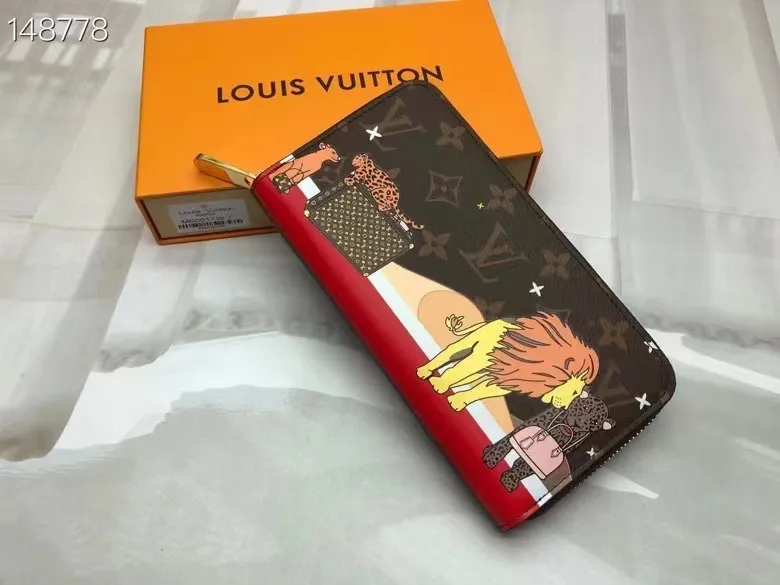 P150💰 M80857M60017 Japan limited wallet "Gibby Wallet", printed with Louis Vuitton's cute mascot "Vivian" illustration on single gram canvas. Brightly colored kites and cute mascots are combined, embellished with tiny single flowers. This is a collectible item that is perfect as a gift for those who love singles. Size: 19x 12.5x 3.0cm, 🎁🎁