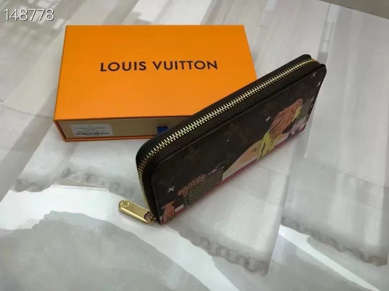 P150💰 M80857M60017 Japan limited wallet "Gibby Wallet", printed with Louis Vuitton's cute mascot "Vivian" illustration on single gram canvas. Brightly colored kites and cute mascots are combined, embellished with tiny single flowers. This is a collectible item that is perfect as a gift for those who love singles. Size: 19x 12.5x 3.0cm, 🎁🎁