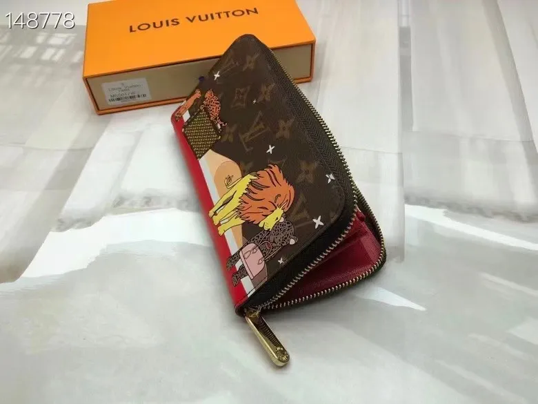 P150💰 M80857M60017 Japan limited wallet "Gibby Wallet", printed with Louis Vuitton's cute mascot "Vivian" illustration on single gram canvas. Brightly colored kites and cute mascots are combined, embellished with tiny single flowers. This is a collectible item that is perfect as a gift for those who love singles. Size: 19x 12.5x 3.0cm, 🎁🎁