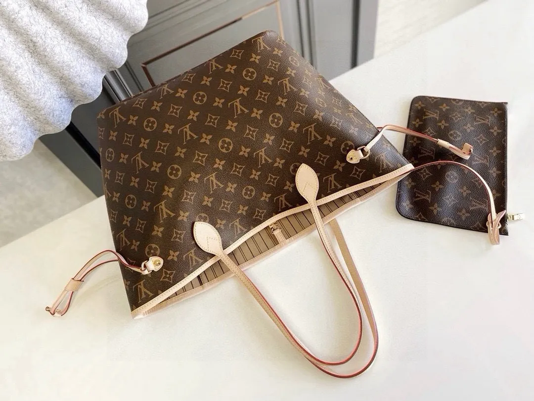 💰760 (medium steel nails) top original order M40995 NEVERFULL medium handbag Neverfull classic handbag, explore the exquisite details inside the bag. The redesigned interior pockets feature a fresh fabric lining, especially the detachable zippered clutch, which can be used alone as a sophisticated clutch or as an additional pocket. Bright lining tones add a more lively feel to Monogram's classic canvas. Detailed features 31 x 28 x 14 cm (Length x Height x Width) Redesigned interior pocket with details inspired by the Louis Vuitton archives Pocket lined with linen fabric Removable zipped clutch with tonal interior pocket Natural cowhide leather trim Shiny gold-tone hardware Handles: Double handle
