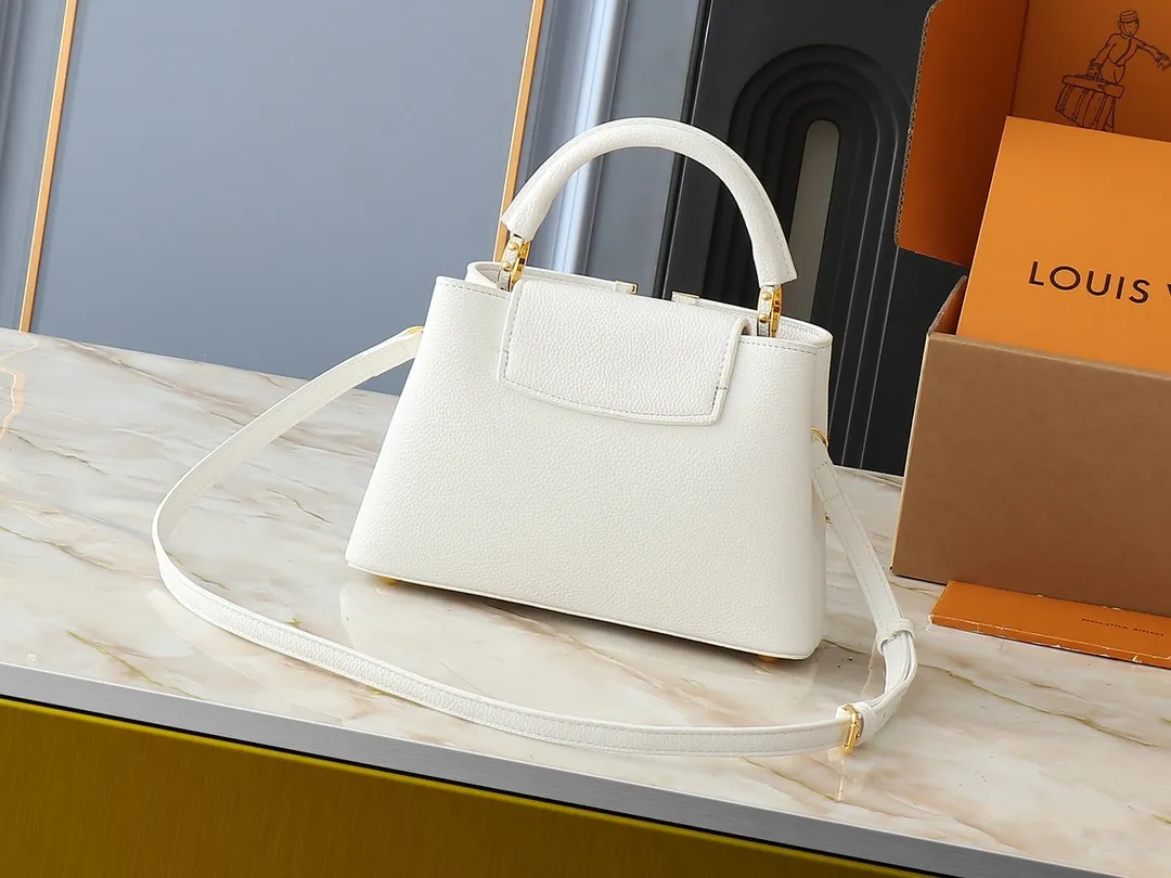 💰400💰Guangzhou goods Upgraded original M00014 M00013 M00015 [New size] This Capucines new size handbag shows soft beauty: Taurillon leather bag body with light-colored flap and top handle, enamel Monogram flower chain can also achieve a shoulder-carrying experience. Wear the slim leather strap to explore more styling possibilities. Dimensions 27 x 17.3 x 9 cm (length x height x width)
