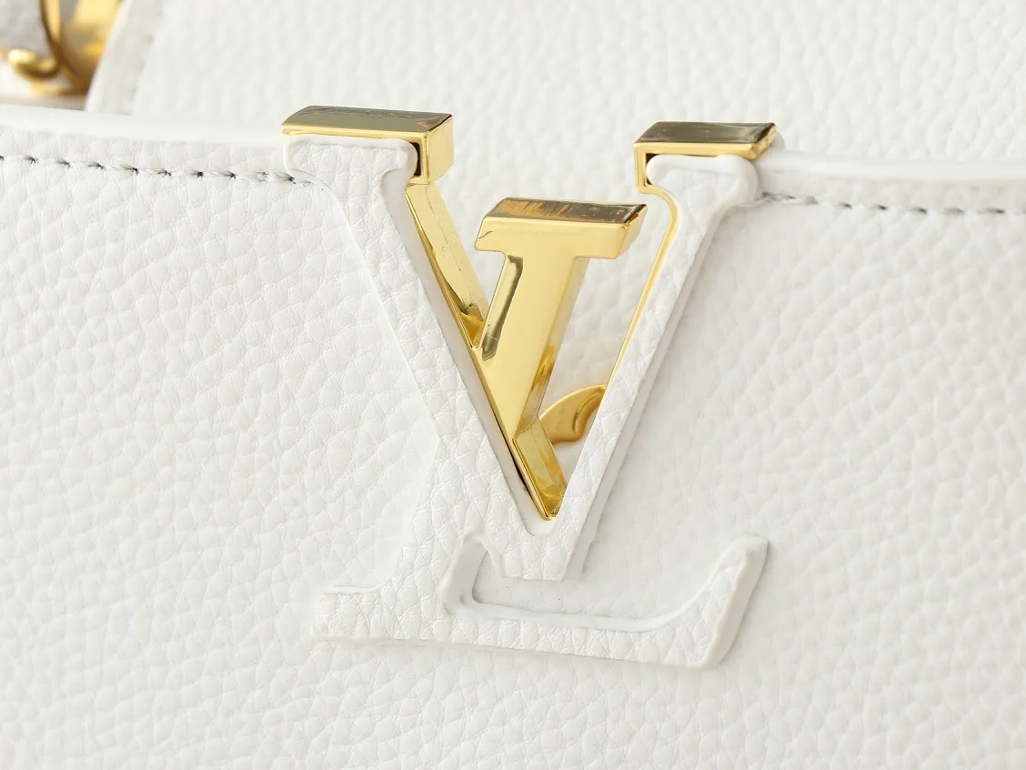 💰400💰Guangzhou goods Upgraded original M00014 M00013 M00015 [New size] This Capucines new size handbag shows soft beauty: Taurillon leather bag body with light-colored flap and top handle, enamel Monogram flower chain can also achieve a shoulder-carrying experience. Wear the slim leather strap to explore more styling possibilities. Dimensions 27 x 17.3 x 9 cm (length x height x width)