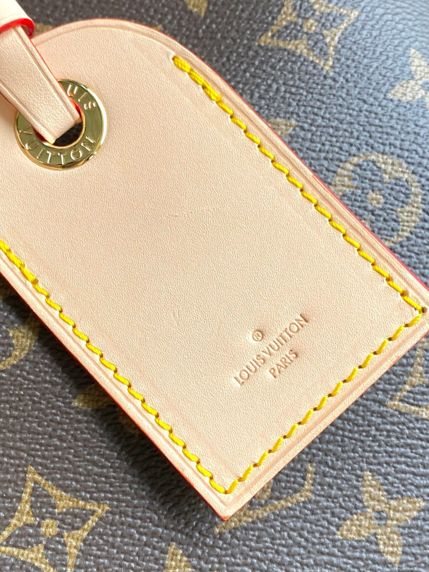 💰940 Top Original Order M25877 This Again bag is a current, more flexible and iconic reinterpretation of the Artsy model introduced in 2010. This finely crafted version is rooted in the house's heritage and pays homage to its expertise with Monogram canvas, hand-braided handles and customizable address holders. The room is large enough to accommodate a laptop and has lots of pockets. A gold carabiner allows you to add a playful touch to it. Dimensions: 53x30x15.5cm (LxHxW)