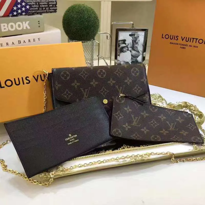 P140 Model: 61276 Size 21/11/2 Introduction: The Louis vuitton Felicie three-piece handbag is elegant and luxurious. It contains two detachable pockets and is a fashionable choice for carrying and organizing your daily necessities. It is more than just a wallet, after removing the gold chain, it can also be used as a charming clutch or small handbag ""