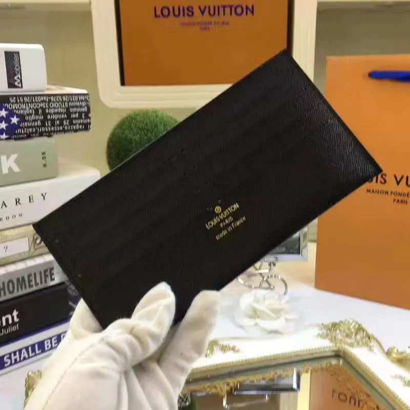 P140 Model: 61276 Size 21/11/2 Introduction: The Louis vuitton Felicie three-piece handbag is elegant and luxurious. It contains two detachable pockets and is a fashionable choice for carrying and organizing your daily necessities. It is more than just a wallet, after removing the gold chain, it can also be used as a charming clutch or small handbag ""