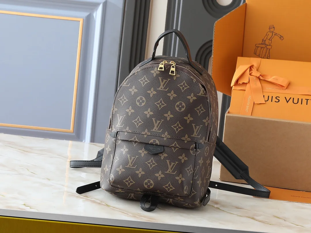 💰220💰Upgraded from the original version to the new version M44871 M44873 M44874 Made of Monogram Reverse canvas, this backpack is a personalized accessory for urban trendsetters, matching the energetic posture on the road. This backpack is lightweight, comfortable and practical, and its loose construction creates plenty of space. Dimensions: 22.0x 29.0x 10.0 cm (length x height x width)