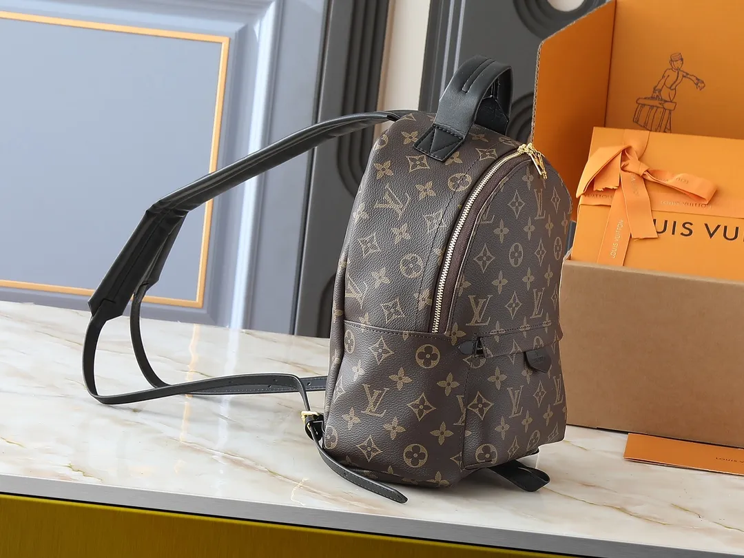 💰220💰Upgraded from the original version to the new version M44871 M44873 M44874 Made of Monogram Reverse canvas, this backpack is a personalized accessory for urban trendsetters, matching the energetic posture on the road. This backpack is lightweight, comfortable and practical, and its loose construction creates plenty of space. Dimensions: 22.0x 29.0x 10.0 cm (length x height x width)