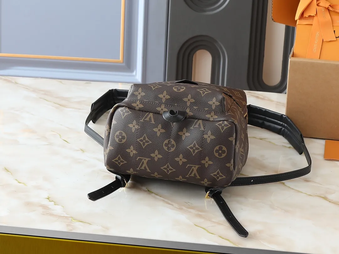 💰220💰Upgraded from the original version to the new version M44871 M44873 M44874 Made of Monogram Reverse canvas, this backpack is a personalized accessory for urban trendsetters, matching the energetic posture on the road. This backpack is lightweight, comfortable and practical, and its loose construction creates plenty of space. Dimensions: 22.0x 29.0x 10.0 cm (length x height x width)
