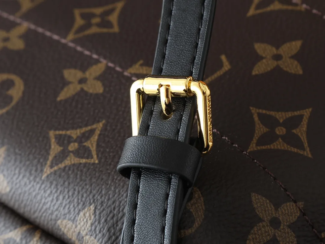 💰220💰Upgraded from the original version to the new version M44871 M44873 M44874 Made of Monogram Reverse canvas, this backpack is a personalized accessory for urban trendsetters, matching the energetic posture on the road. This backpack is lightweight, comfortable and practical, and its loose construction creates plenty of space. Dimensions: 22.0x 29.0x 10.0 cm (length x height x width)
