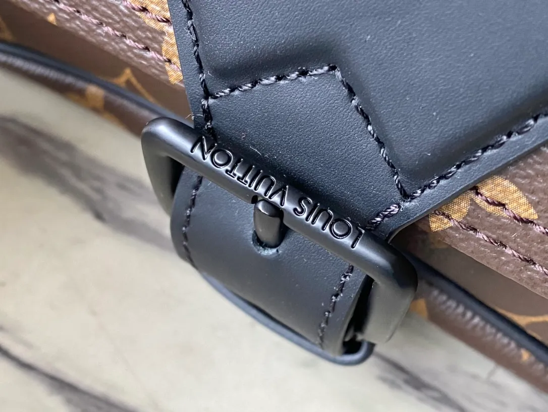 💰1000 Top Original M46685 Presbyopia Montsouris messenger bag is made of Monogram Eclipse canvas, with a modern configuration and ample space. Pockets and compartments provide easy access to everything you need on the go, and the fabric shoulder straps and archive buckle add to the brand's style. Dimensions: 34 x 19 x 11 cm