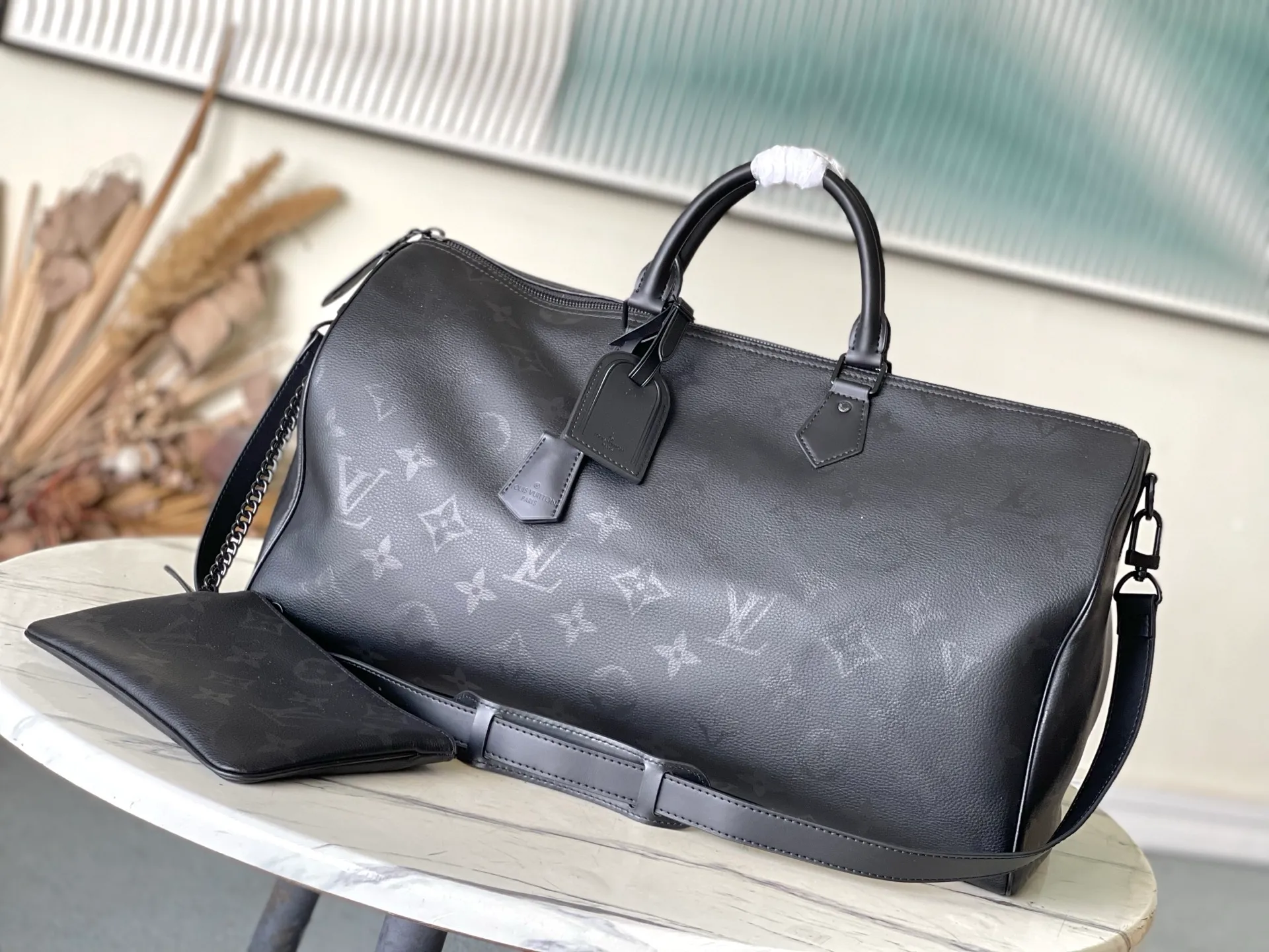 💰1940 (top layer leather) top original order M14022 Speedy P18 Bandouliere 50 handbag is a spacious and luxurious handbag, made of exceptionally soft cow leather and decorated with classic Monogram print, showing a luxurious texture. As one of Louis Vuitton's iconic travel bags, the Speedy 50 handbag has been crafted by Pharrell Williams. The lion pattern is cleverly integrated into the handle fastener, and the Yingze logo plate is inlaid on the inside. Dimensions: 50 × 32 × 29 cm
