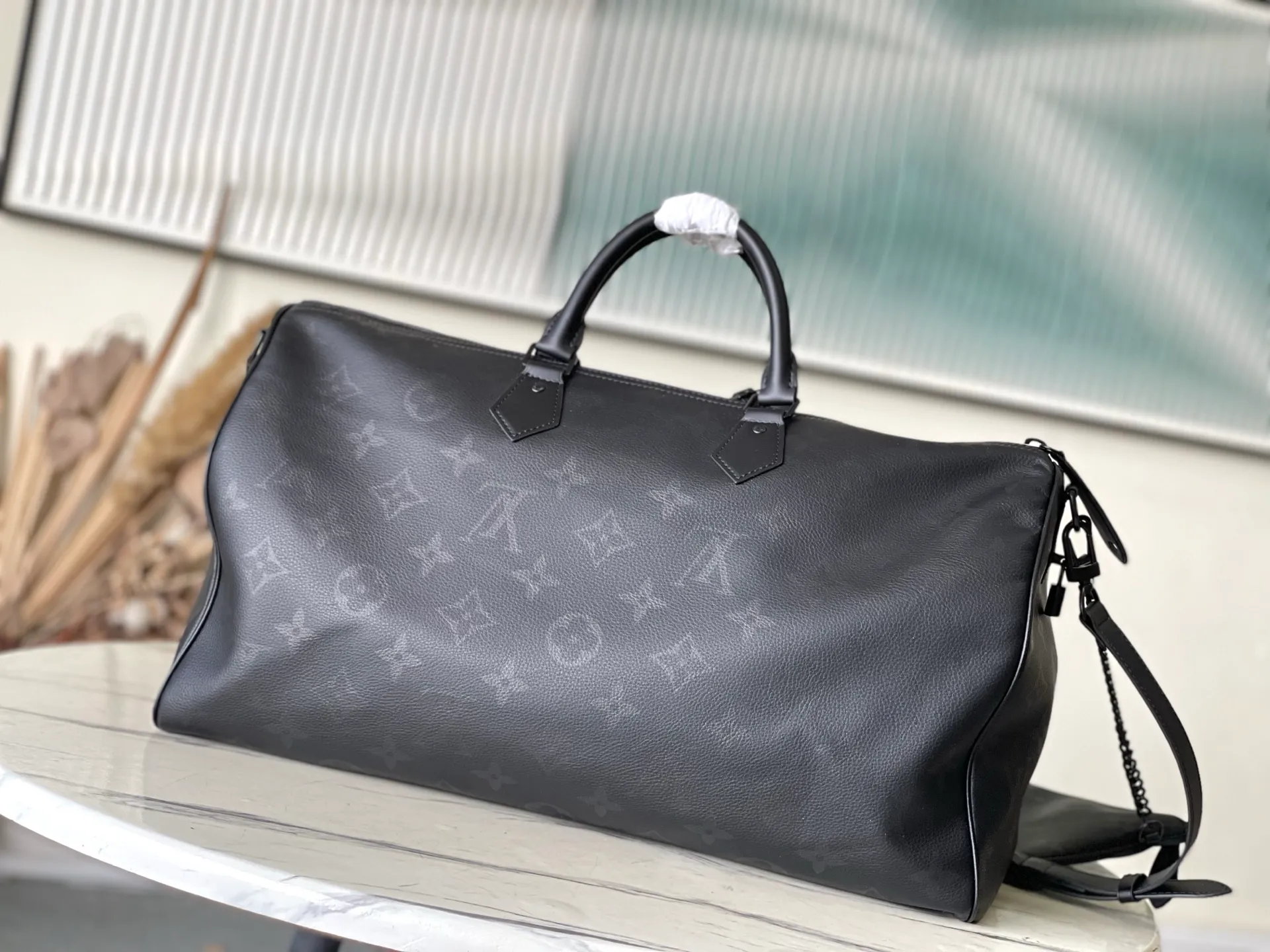 💰1940 (top layer leather) top original order M14022 Speedy P18 Bandouliere 50 handbag is a spacious and luxurious handbag, made of exceptionally soft cow leather and decorated with classic Monogram print, showing a luxurious texture. As one of Louis Vuitton's iconic travel bags, the Speedy 50 handbag has been crafted by Pharrell Williams. The lion pattern is cleverly integrated into the handle fastener, and the Yingze logo plate is inlaid on the inside. Dimensions: 50 × 32 × 29 cm