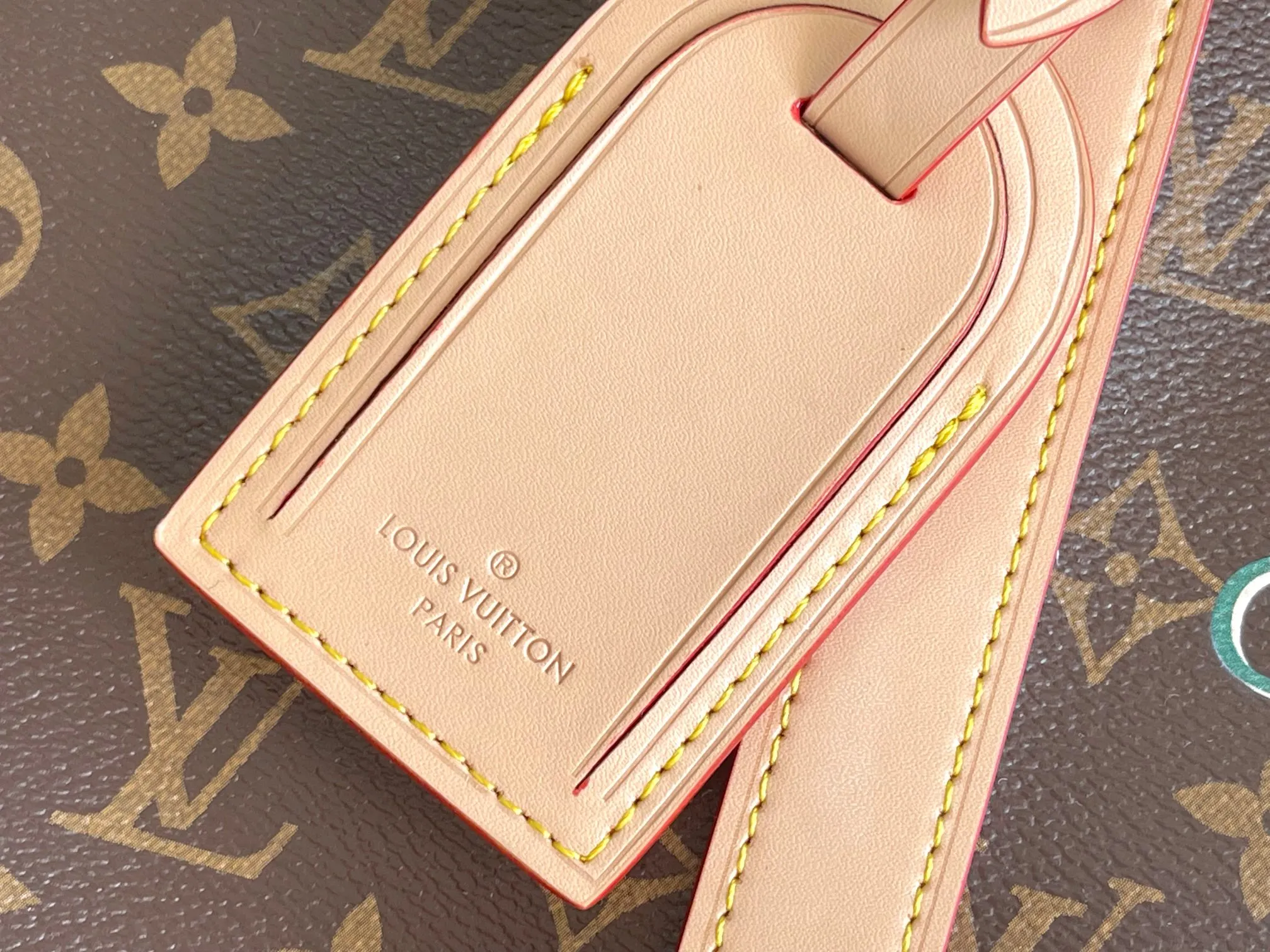 💰1280 Top original order P3888 KEEPALL BANDOULIÈRE 45 travel bag 2021-22 autumn and winter show reveals the new charm of the Everyday LV capsule series Keepall Bandouliere 45 travel bag. Vintage Monogram coated canvas depicts the Monogram pattern with subtle irregular lines, evoking the traditional stamping process. The new louis vuitton! logo is inspired by the chain’s signature elements. size: 45 x 27 x 20