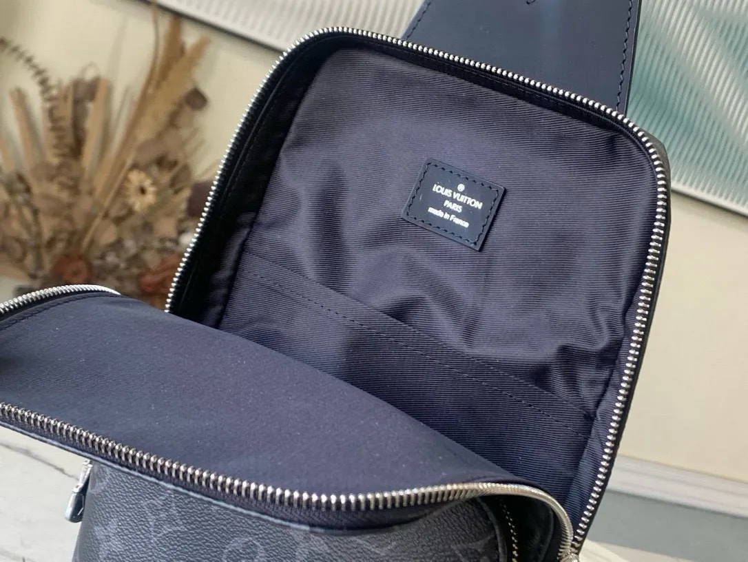 💰740 (Steel Hardware) Top Original M41719 Black Flower AVENUE Shoulder Bag Chest Bag This Damier Graphite canvas fabric Avenue shoulder bag is the perfect companion for urban life. Small and stylish, it shows a casual and uninhibited attitude. "Smart" shoulder strap design is suitable for carrying on the left or right shoulder. Double zipper opening and closing design ensures that valuables are safe! Size: 21x31x9cm