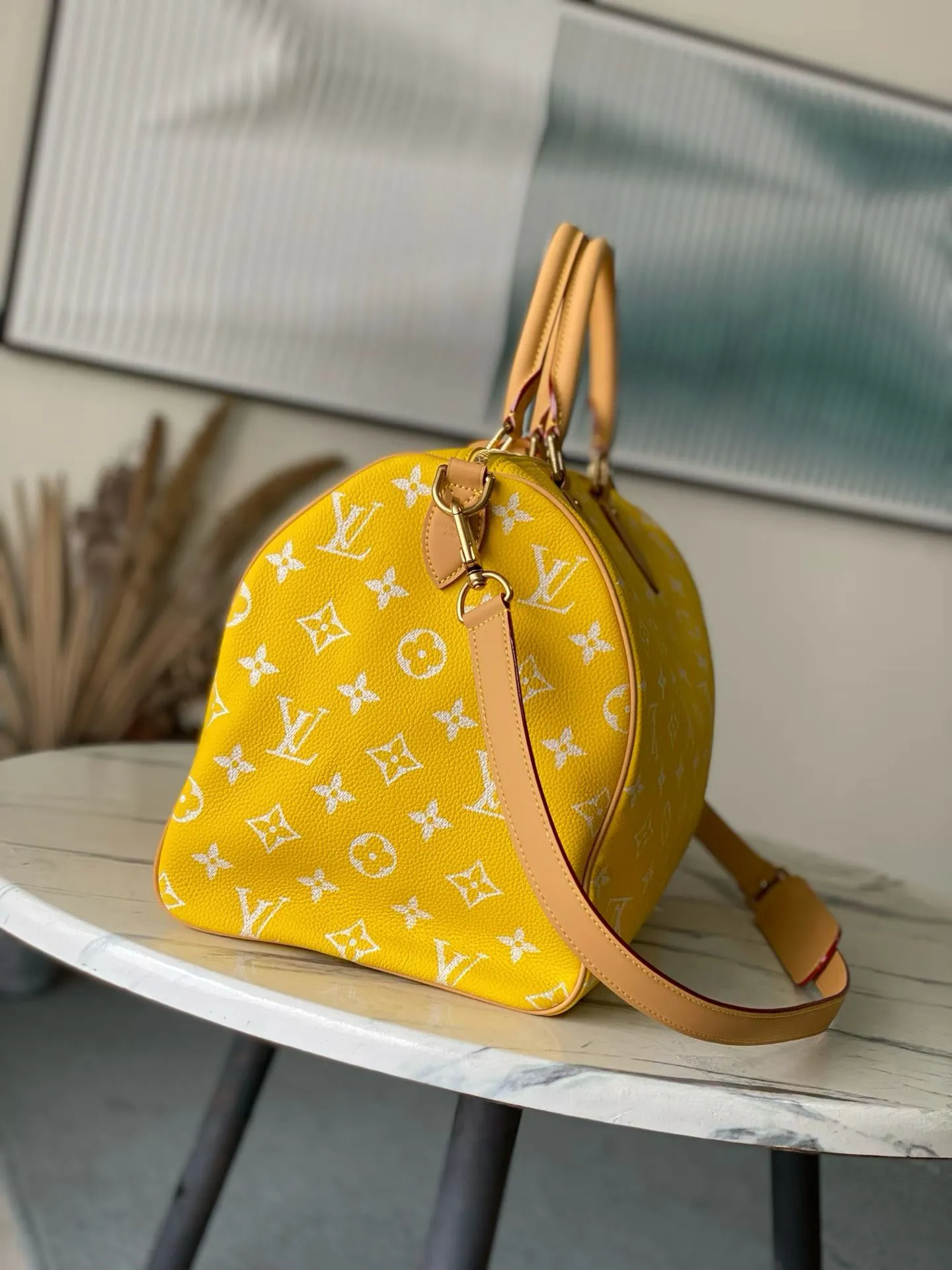 💰1940 Top original order M24419 Large size This Speedy P18 Bandouliere 40 handbag is made of soft cow leather with deep cow leather trim and a detachable and adjustable shoulder strap. Exquisite stitching, dyed edges and the iconic P18 nameplate create ingenious details. Dimensions: 40 × 26 × 23 cm