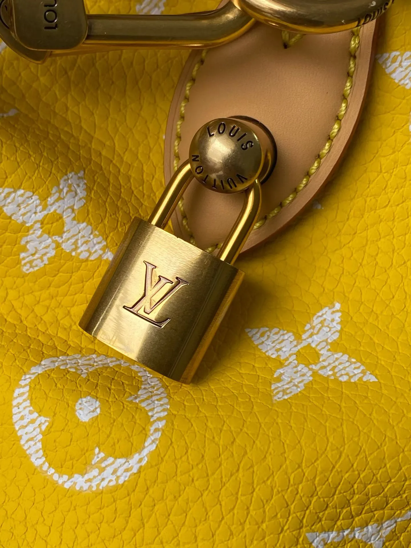 💰1940 Top original order M24419 Large size This Speedy P18 Bandouliere 40 handbag is made of soft cow leather with deep cow leather trim and a detachable and adjustable shoulder strap. Exquisite stitching, dyed edges and the iconic P18 nameplate create ingenious details. Dimensions: 40 × 26 × 23 cm