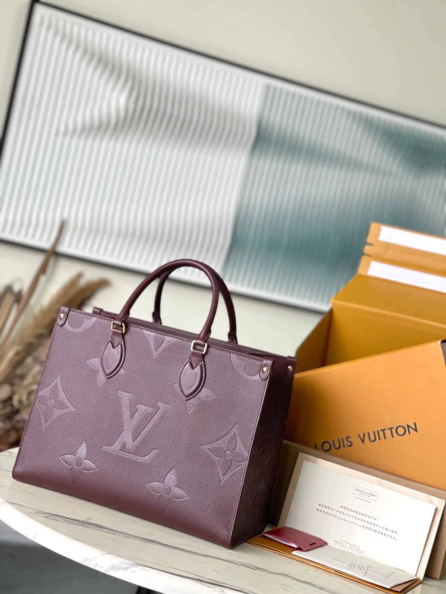 💰1140 (top layer leather) top original order M46601 supports counter inspection. The photo of duty-free goods is consistent with the product without unpacking. This product is an exclusive duty-free product in the market and is the highest-end product. Inspection is supported. This product has passed strict inspection and is flawless. Please wear gloves when touching the product. This product is not returnable or exchangeable. Please confirm the product first and then remove the label on the handle. This product is temporarily not open to the public, only regular customers, and is in short supply. Dimensions: 35 x 27 x 14 cm