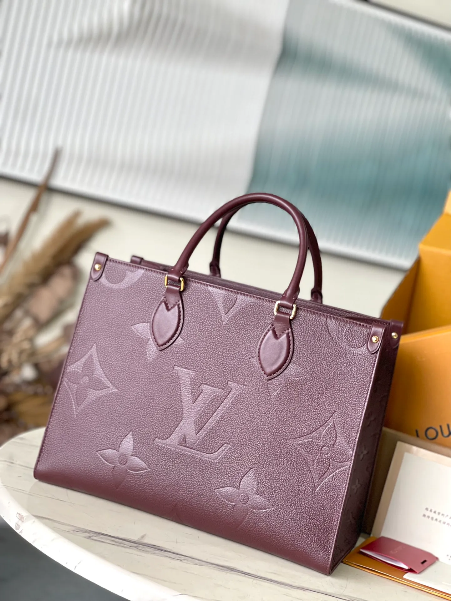💰1140 (top layer leather) top original order M46601 supports counter inspection. The photo of duty-free goods is consistent with the product without unpacking. This product is an exclusive duty-free product in the market and is the highest-end product. Inspection is supported. This product has passed strict inspection and is flawless. Please wear gloves when touching the product. This product is not returnable or exchangeable. Please confirm the product first and then remove the label on the handle. This product is temporarily not open to the public, only regular customers, and is in short supply. Dimensions: 35 x 27 x 14 cm