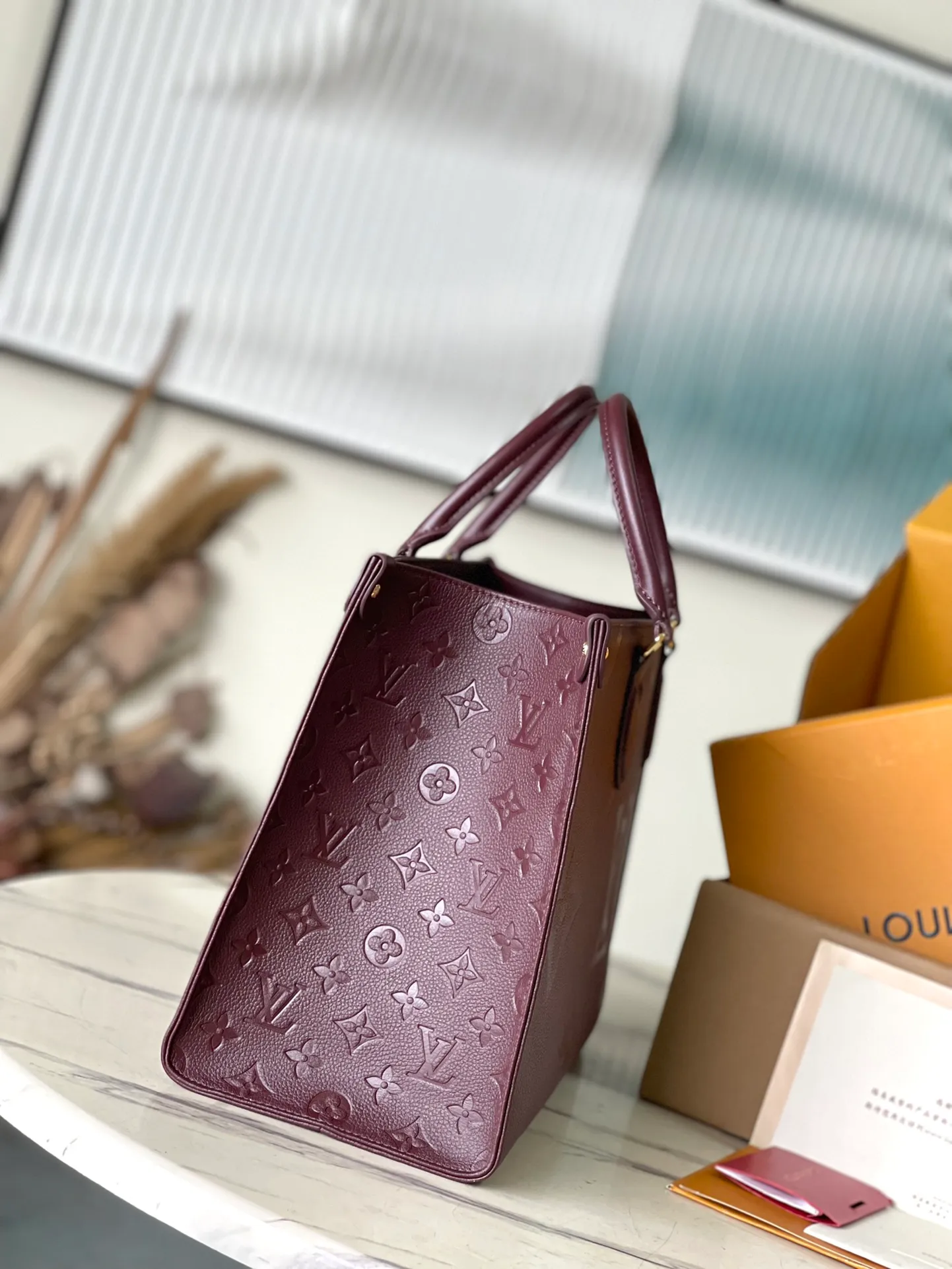 💰1140 (top layer leather) top original order M46601 supports counter inspection. The photo of duty-free goods is consistent with the product without unpacking. This product is an exclusive duty-free product in the market and is the highest-end product. Inspection is supported. This product has passed strict inspection and is flawless. Please wear gloves when touching the product. This product is not returnable or exchangeable. Please confirm the product first and then remove the label on the handle. This product is temporarily not open to the public, only regular customers, and is in short supply. Dimensions: 35 x 27 x 14 cm