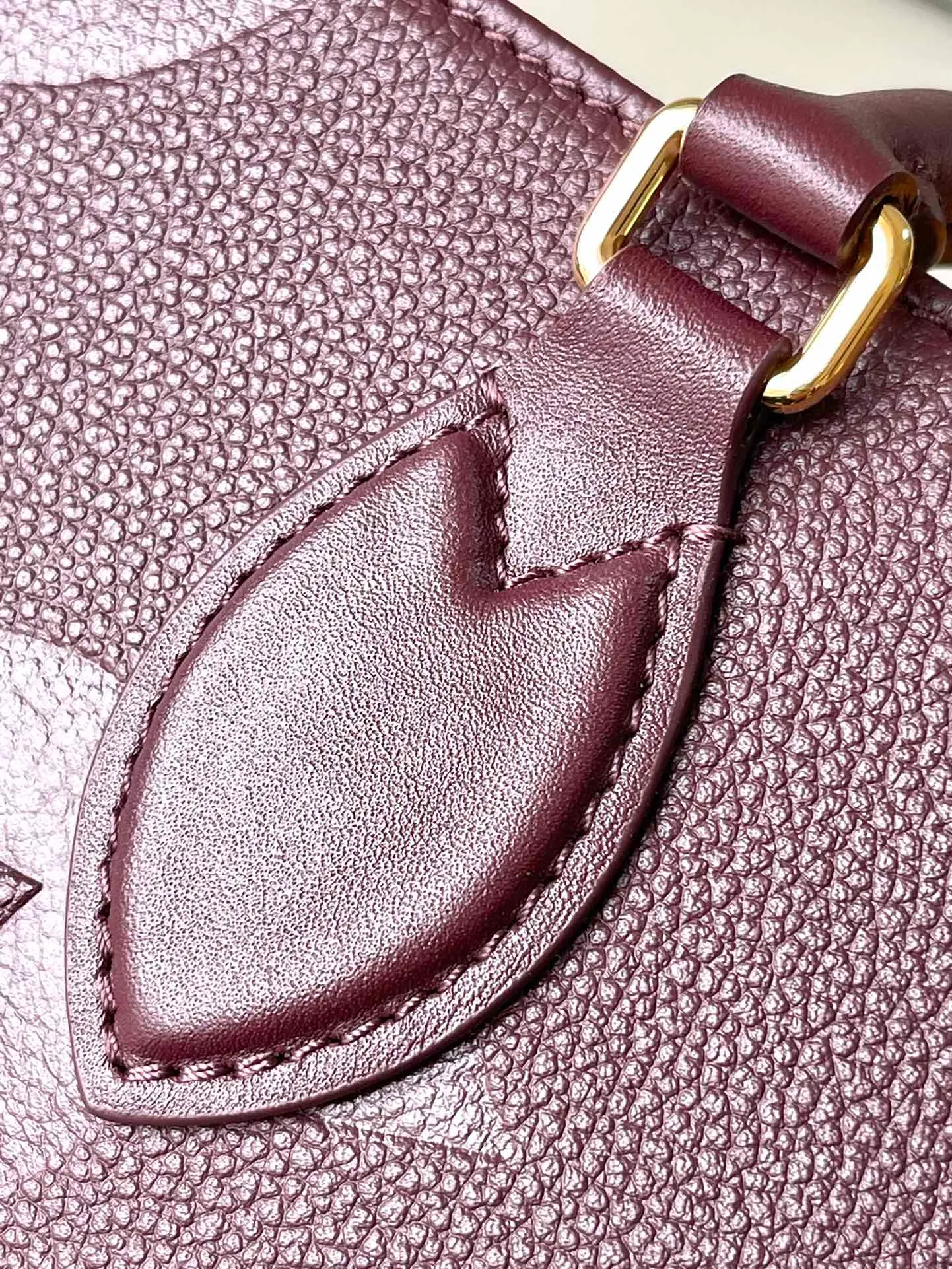 💰1140 (top layer leather) top original order M46601 supports counter inspection. The photo of duty-free goods is consistent with the product without unpacking. This product is an exclusive duty-free product in the market and is the highest-end product. Inspection is supported. This product has passed strict inspection and is flawless. Please wear gloves when touching the product. This product is not returnable or exchangeable. Please confirm the product first and then remove the label on the handle. This product is temporarily not open to the public, only regular customers, and is in short supply. Dimensions: 35 x 27 x 14 cm