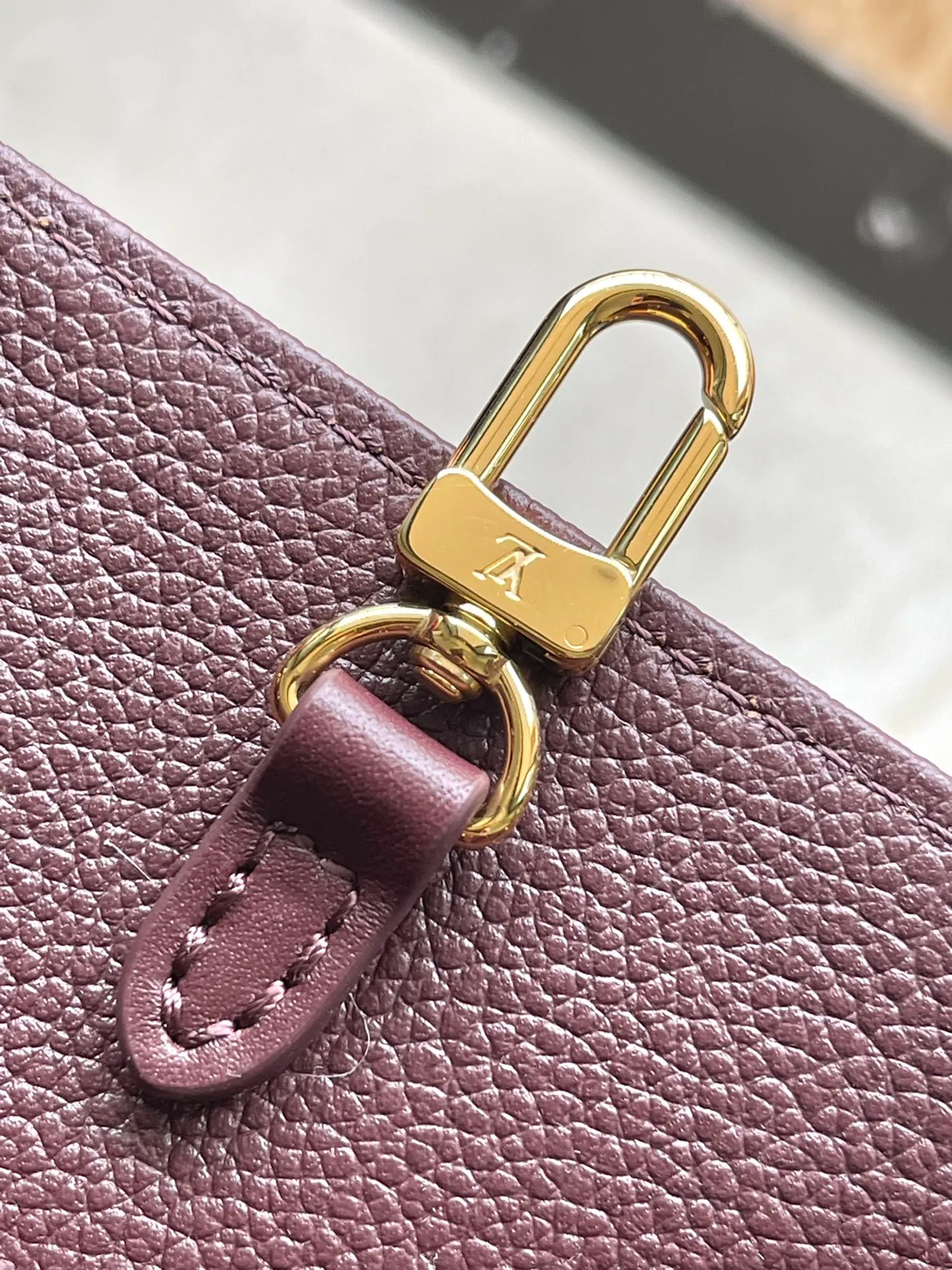 💰1140 (top layer leather) top original order M46601 supports counter inspection. The photo of duty-free goods is consistent with the product without unpacking. This product is an exclusive duty-free product in the market and is the highest-end product. Inspection is supported. This product has passed strict inspection and is flawless. Please wear gloves when touching the product. This product is not returnable or exchangeable. Please confirm the product first and then remove the label on the handle. This product is temporarily not open to the public, only regular customers, and is in short supply. Dimensions: 35 x 27 x 14 cm