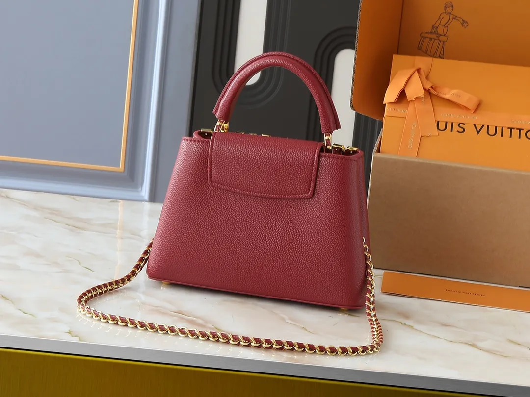 💰420💰Guangzhou product Upgraded from the original M24583 M24584 M24585 Gold and diamond corolla This Capucines Flower Crown handbag is made of full-grain Taurillon leather and is embellished with Monogram flowers. Each flower is shaped by exquisite crystal diamonds. The LV logo and flowers echo each other, giving this soft handbag a jewel-like luster. Use the detachable shoulder strap cleverly to switch between shoulder and crossbody. Dimensions: 27.0 x 17.3 x 9.0 cm